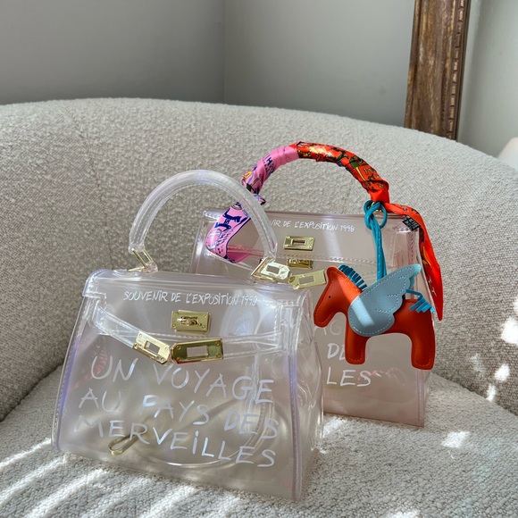 Classy Un Voyage Clear Small Shoulder Bag God Detail $120 - Picture 4 of 5